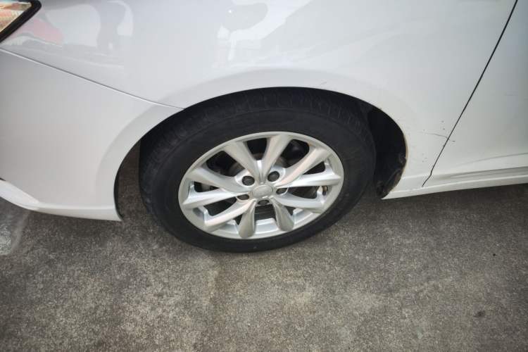 Used Roewe i5 2020 1.5L Automatic 4G Connected Linghao Edition Left Front Wheel Hub