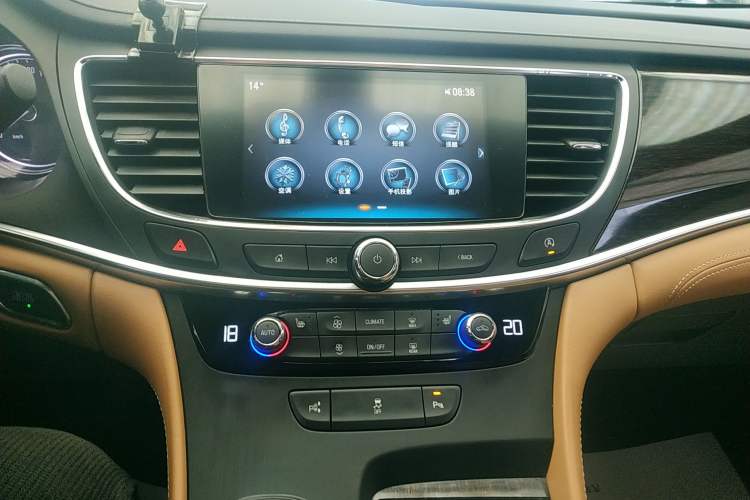 Used Buick LaCrosse 2019 28T Elite Edition Audio And AC Panel