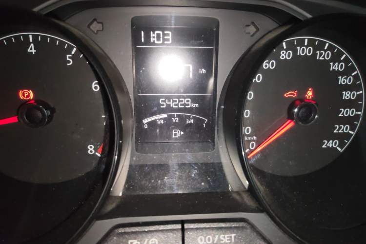 Used Volkswagen Gran Lavida 2015 1.6L Manual Fashion Edition Odometer Close Up