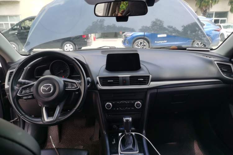 Used Mazda 3 Axela 2017 Hatchback 2.0L Automatic Luxury Model Emission Standard China V