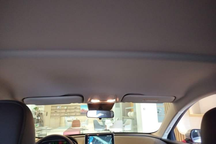 Used Hongqi E-QM5 2022 431 km Charge & Enjoy Edition