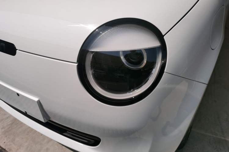 Used CHANGAN NEVO Lumin 2022 155 km – Refreshingly Sweet Edition Left Front Headlight