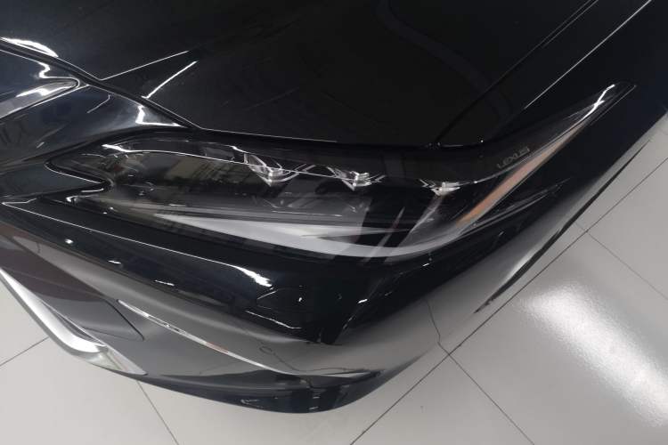 Used Lexus ES 2022 300h Deluxe Edition