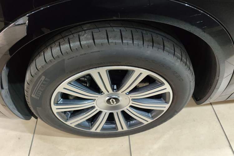 Used Hima AITO M8 2025 Model Pure Electric Max+ Five-Seat Long-Range Version
