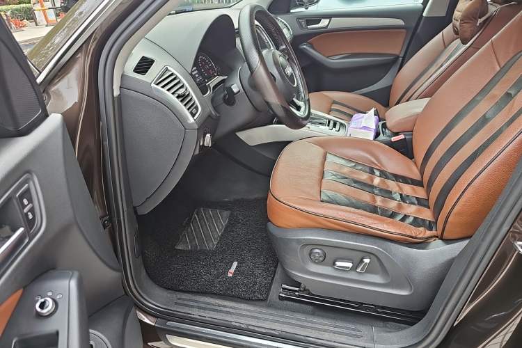 Used Audi Q5 2015 40 TFSI Trendy Edition Driver Seat