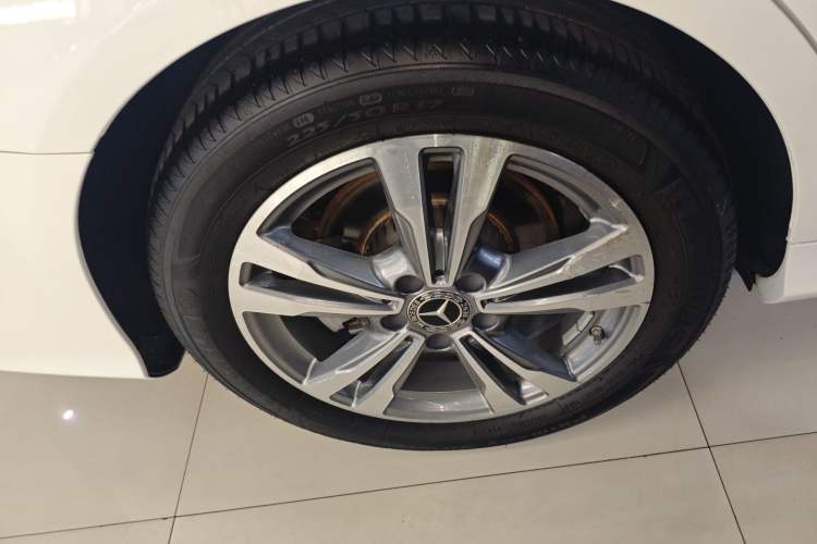 Used Mercedes-Benz C-Class 2020 C 200 L Fashion Edition Sport Version Right Rear Wheel Hub