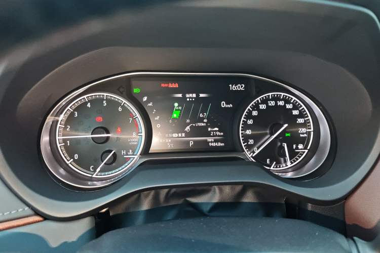 Used Toyota Harrier 2022 2.0L CVT Two-Wheel Drive Deluxe Edition
