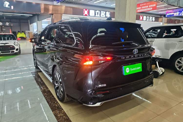 Used Toyota Granvia 2023 2.5L Hybrid Prestige PLUS Edition