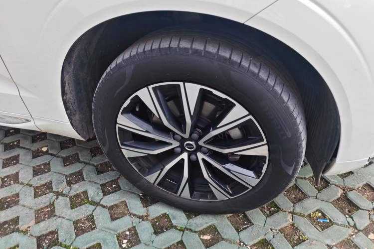 Used Volvo XC60 2023 B5 4x4 Smart Luxury Edition
