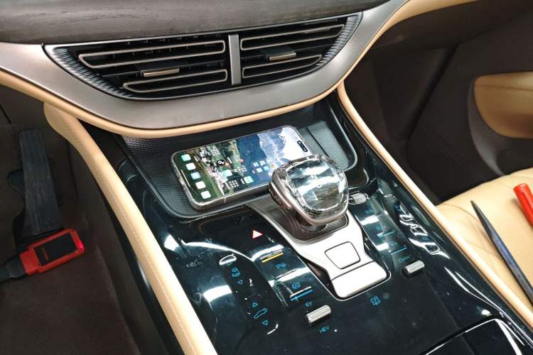 Used Denza D9 2022 DM-i 970 Four-Wheel Drive Flagship Model
