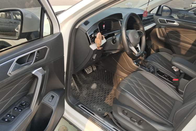 Used Volkswagen Tiguan L 2022 380TSI Automatic All-Wheel Drive R-Line Enhanced Comfort 7-Seater Driver Seat