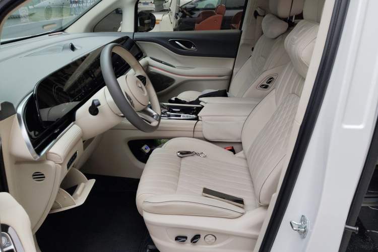 Used VOYAH Dream 2024 PHEV Ultra-Long Range Flagship Edition