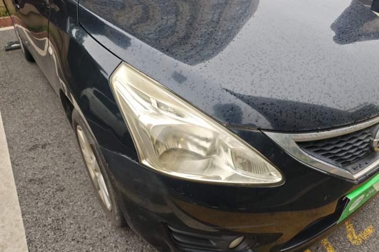 Used Nissan Tiida 2011 1.6L CVT Comfort Model Right Front Headlight