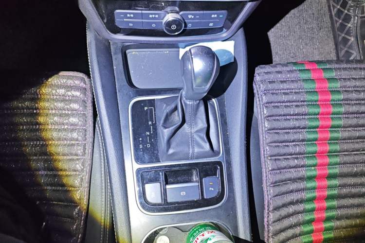 Used BYD Song MAX 2018 1.5T Automatic Smart Connect Luxury 6-Seater Gear Lever