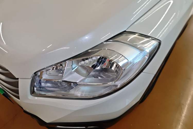 Used Suzuki S-Cross 2015 1.6L CVT Two-Wheel Drive Entry-Level Trim
