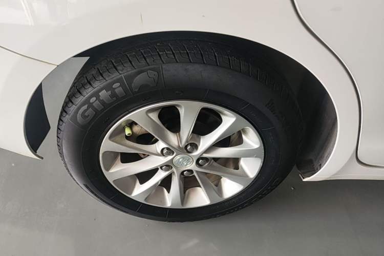 Used Buick GT 2019 15T Dual-Clutch Advanced Version China VI Standard Right Rear Wheel Hub