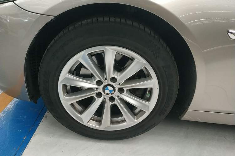 Used BMW 5 Series 2017 520Li Elegant Edition Left Front Wheel Hub