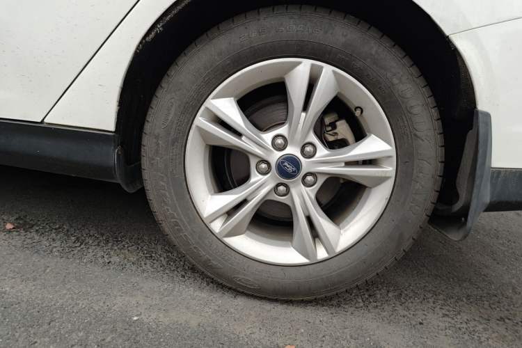 Used Ford Focus 2012 Sedan 1.6L Automatic Fashion Edition Right Front Wheel Hub