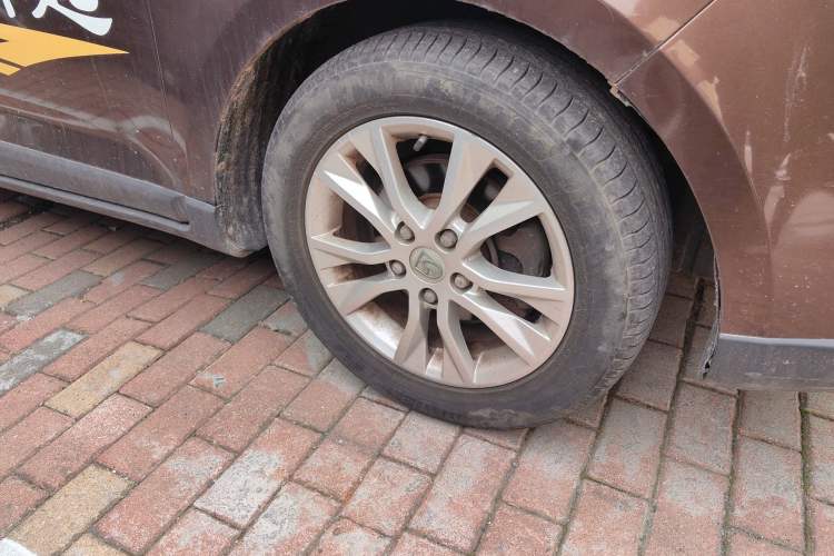 Used Baojun 730 2014 1.5L manual Comfort ESP version 7 seats Right Front Wheel Hub