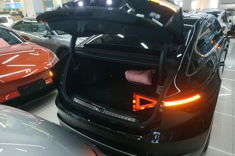 Used Nio ET9 2025 100kWh Signature Edition
