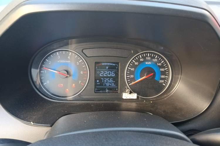 Used Dongfeng Fengon 380 2022 1.5L Comfort-Class Passenger Vehicle (Steel Spring) with 7 Seats