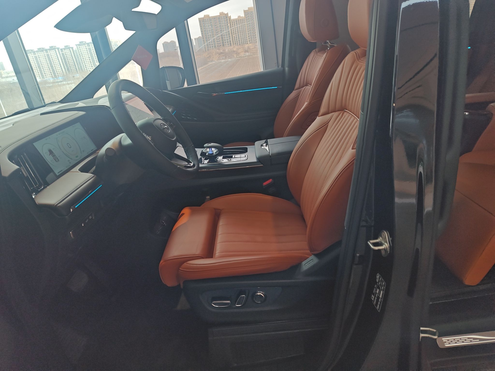 المقاعد الأمامية داخل السيارة