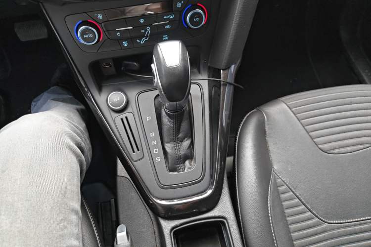 Used Ford Focus 2017 Hatchback 1.6L Automatic Fashion Edition Smart Drive Version
