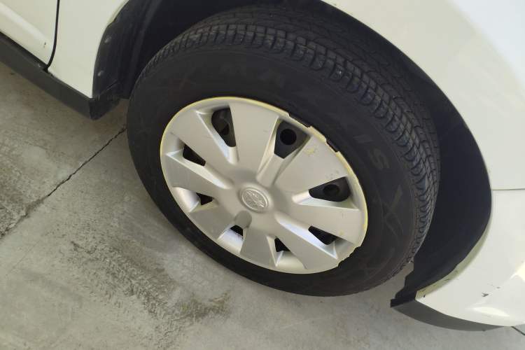 Used Venucia R50 2015 1.6L Manual Fashion Edition Right Front Wheel Hub