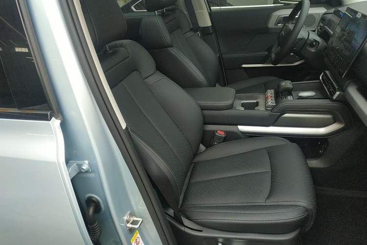 Used Formula Leopard Titanium 3 2025 501 km Range Rear-Wheel Drive Intelligent Driving Max Edition Right Front Seat