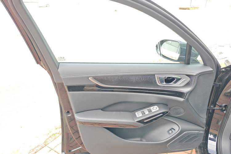 Used Hongqi H9 2025 2.0T Two-Wheel Drive Flagship Luxury Business Edition 5 Seats
