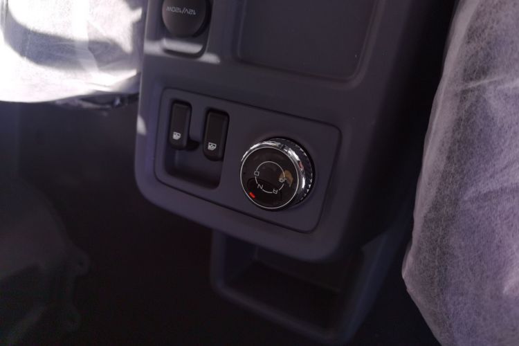 Used Wuling Yangguang 2024 300KM Comfort Version Passenger Van 75kW