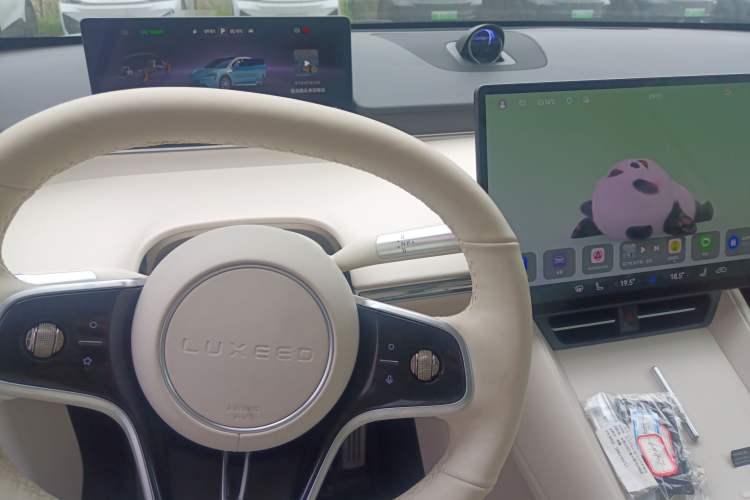 Used Hima Luxeed R7 2025 Range-Extended Version 251 km Max Gear Lever