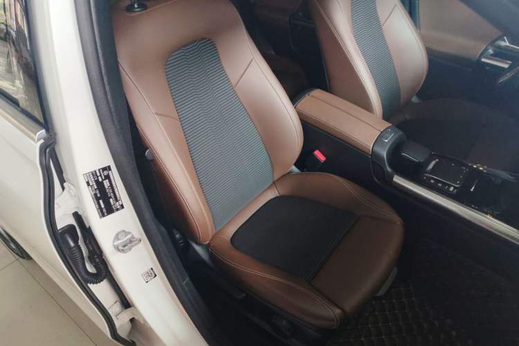 Used Mercedes-Benz B-Class 2020 B 200 Sport Edition Right Front Seat