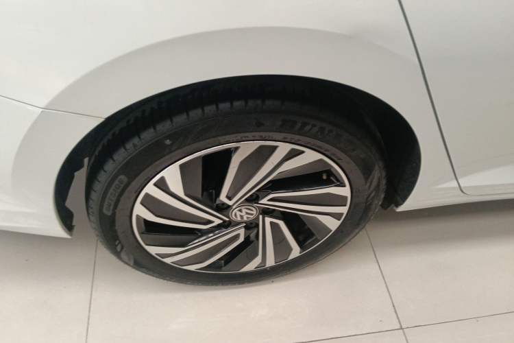 Used Volkswagen Sagitar 2022 280TSI DSG Flyover Edition Right Rear Wheel Hub