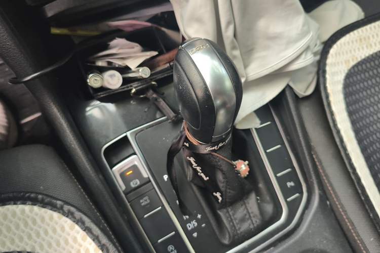 Used Volkswagen Golf Sportsvan 2016 180TSI Automatic Trend Model Gear Lever