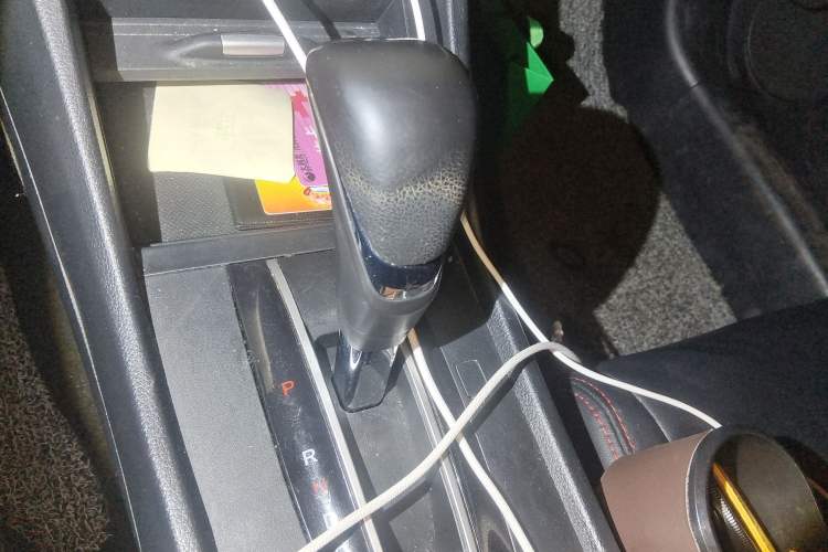 Used Honda Jade 2013 1.8L automatic Comfort version 5 seats Gear Lever