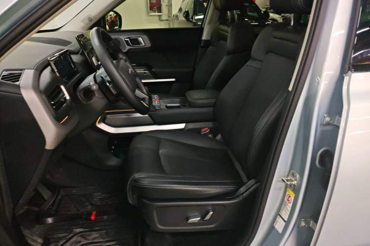 Used Formula Leopard Titanium 3 2025 501 km Range Rear-Wheel Drive Intelligent Driving Max Edition