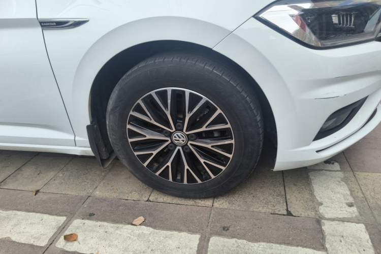 Used Volkswagen Sagitar 2020 280TSI DSG Comfort Version China VI Standard Right Front Wheel Hub