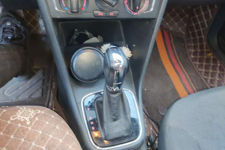 Used Volkswagen Polo 2016 1.6L Automatic Comfort Model Gear Lever