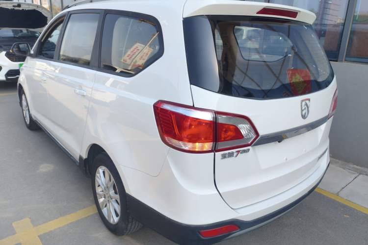 Used Baojun 730 2014 1.5L manual standard trim 7 seats