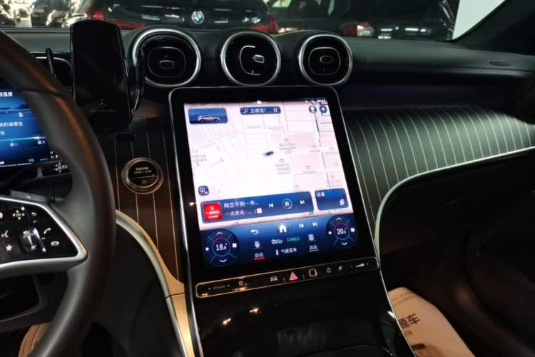 Used Mercedes-Benz GLC 2023 GLC 260 L 4MATIC Dynamic Edition 7-seater Audio And AC Panel