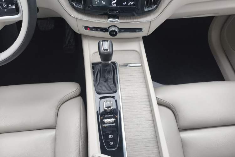 Used Volvo XC60 2018 T5 4x4 Zhiya Luxury Edition
