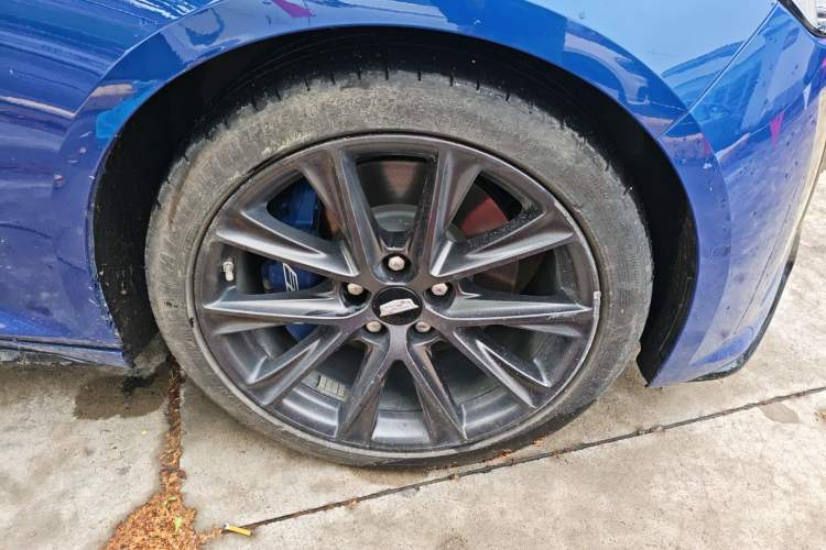 Used Cadillac CT5 2021 28T Platinum Sport Model Right Front Wheel Hub