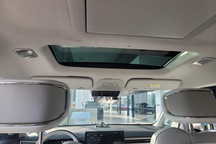 Used Volvo EM90 2025 Ultra Six-Seater