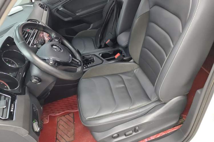 Used Volkswagen Tiguan L 2019 330TSI Automatic Two-Wheel Drive Panoramic Comfort Edition China VI Standard Left Front Seat