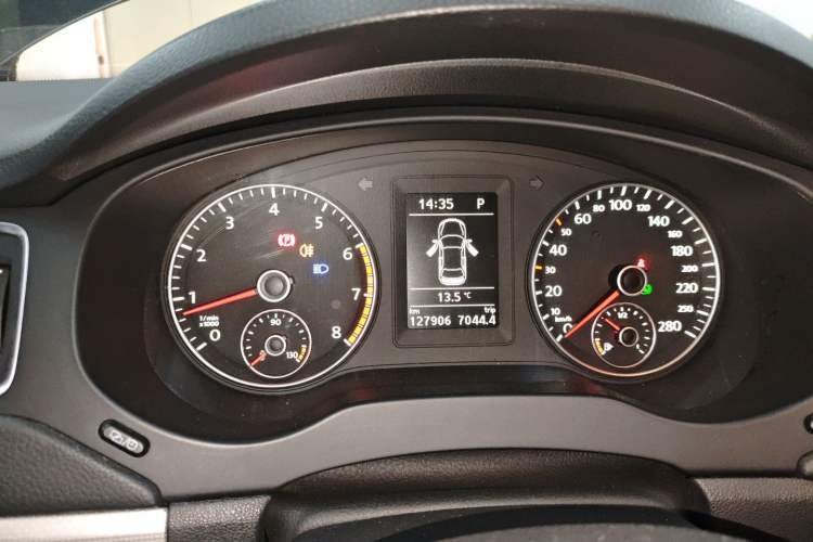 Used Volkswagen Sagitar 2014 Revised Version 1.4TSI Automatic Luxury Edition
