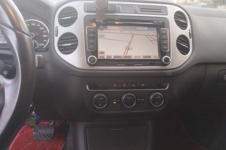 Used Volkswagen Tiguan 2013 1.8 TSI Automatic Two-Wheel Drive Comfort Edition Audio And AC Panel