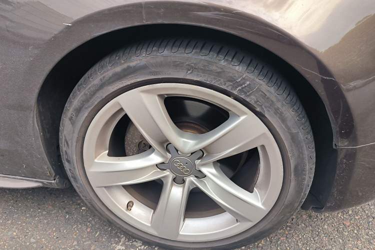 Used Audi A5 2012 2.0TFSI Sportback Right Front Wheel Hub