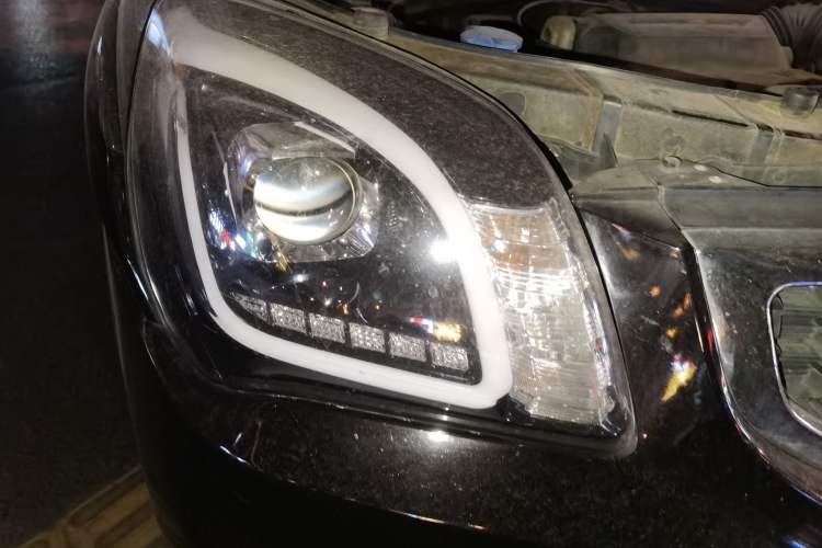 Used Kia Sportage 2013 2.0L Automatic Two-Wheel Drive GLS Trim Right Front Headlight