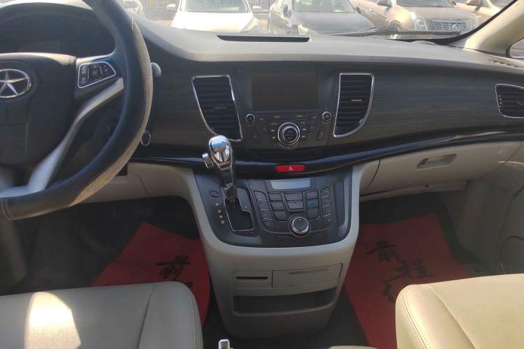 Used JAC Group Refine M5 2013 2.0T Gasoline Automatic Business Edition
